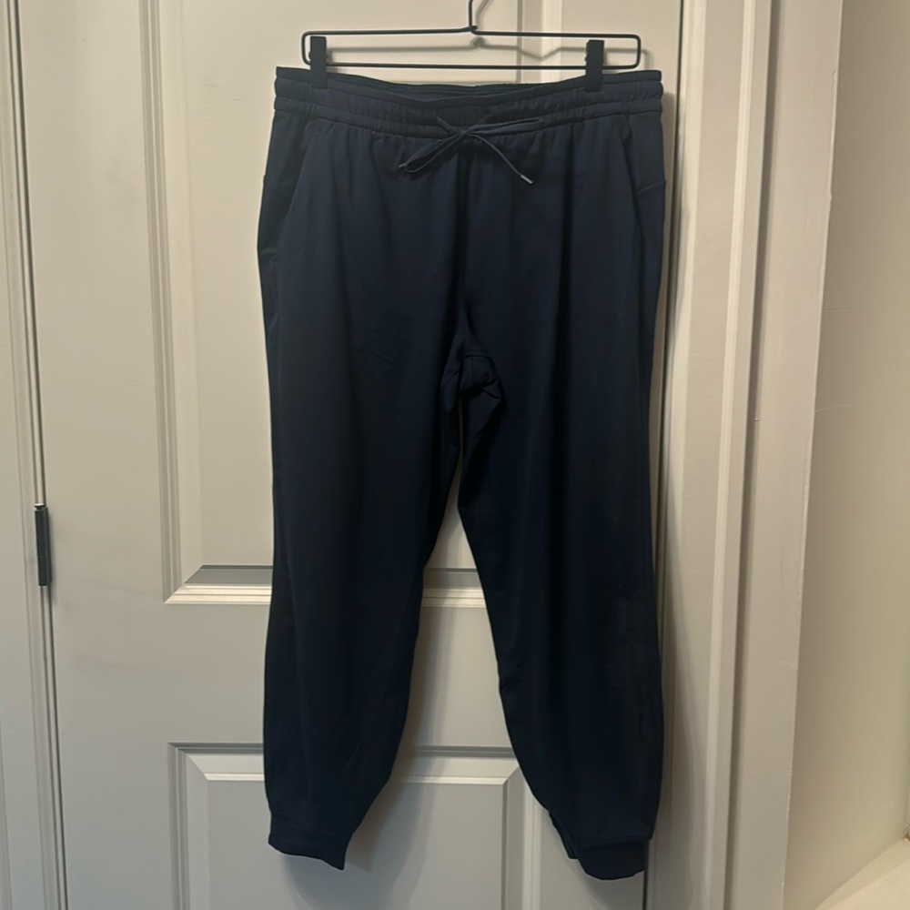 Lululemon cropped joggers